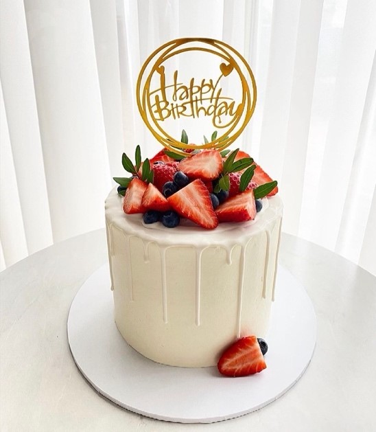 White chocolate cake with buttercream icing - Recipes - delicious.com.au